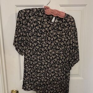 JH Collectibles Black and Cream Floral Blouse